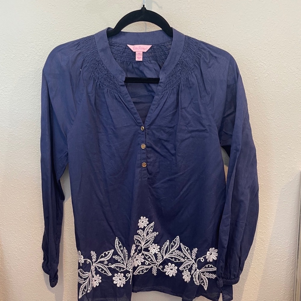 Lilly Pulitzer Navy Blue Embroidered Floral Smocked Cotton Blouse XS Womens Top